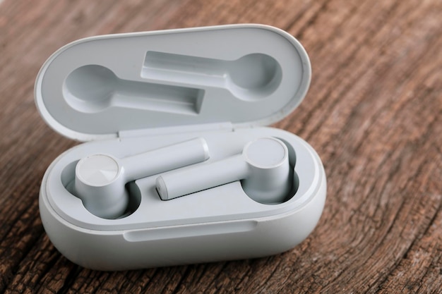 Air Pods oder Ohrstöpsel mit Wireless Charging Case