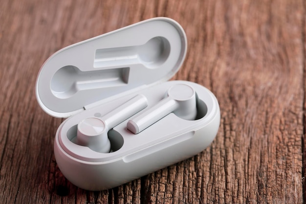 Air Pods oder Ohrstöpsel mit Wireless Charging Case