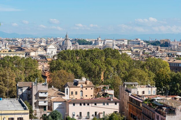 Aire paisaje urbano panorámico de Roma los techos de las casas