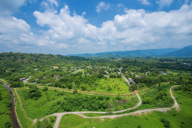 Ajardine la vista de Khun Dan Prakarn Chon Dam en Nakhon Nayok, Tailandia