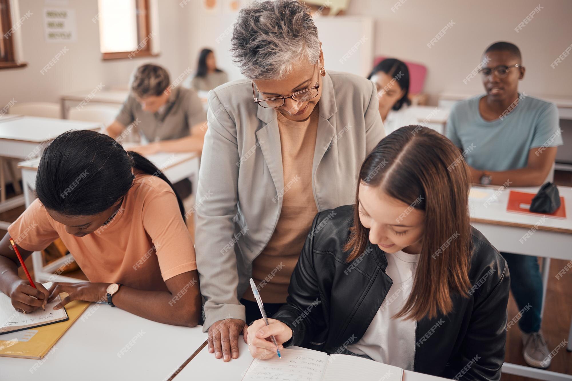 Relação professor e aluno na faculdade: o que muda?