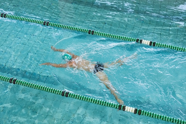 Ajude o treinamento do nadador sozinho