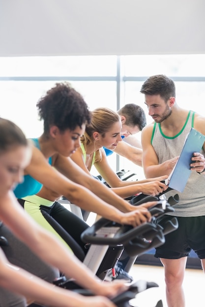 Ajustar pessoas em uma aula de spin