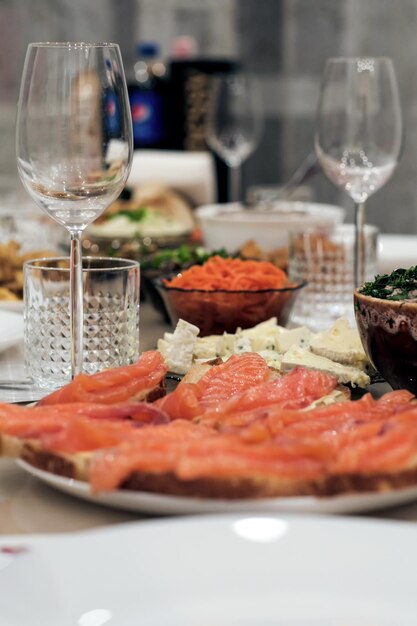 Ajuste de la mesa de la cena casera