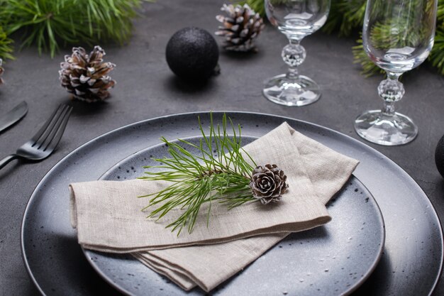 Ajuste de la mesa de la cena de Navidad