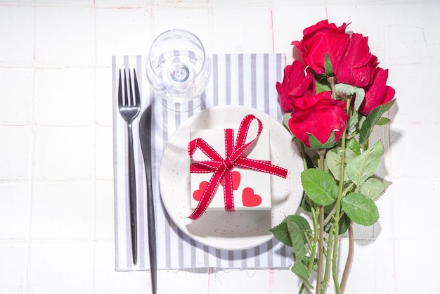 Ajuste de la mesa del día de San Valentín