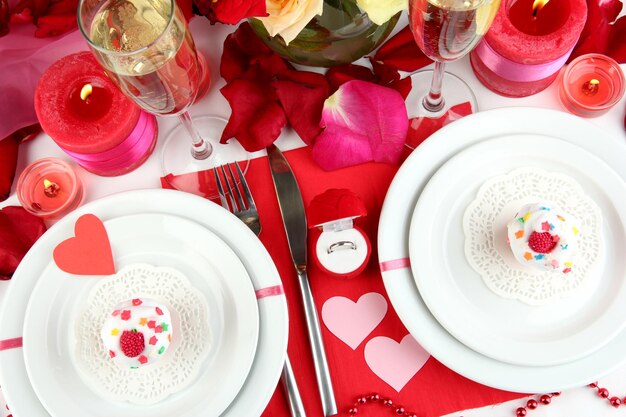 Ajuste de la mesa en honor al primer plano del día de San Valentín