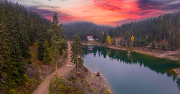 Akgol es un hermoso lugar para visitar entre montañas en Sinop Turquía