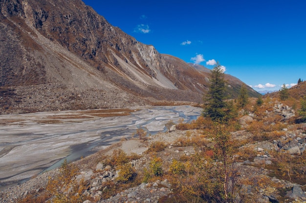 Akkem lago valle pintoresco desfiladero glaciar vista Akkem río cauce montaña valle maravilloso desfiladero vista stock photography Montañas de Altai