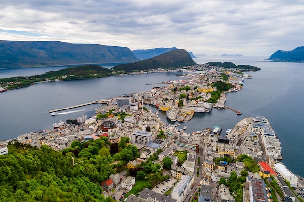 Aksla in der Stadt Alesund, Norwegen Luftaufnahmen