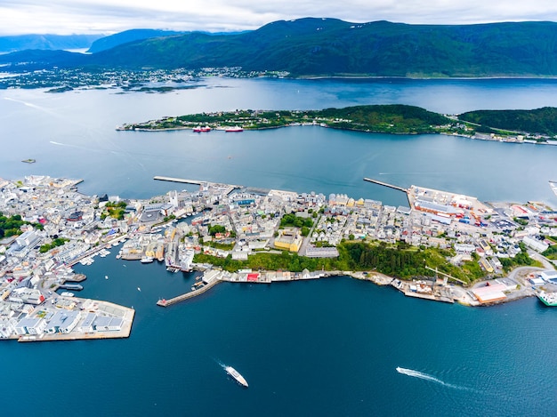 Aksla na cidade de Alesund, Noruega Filmagem aérea