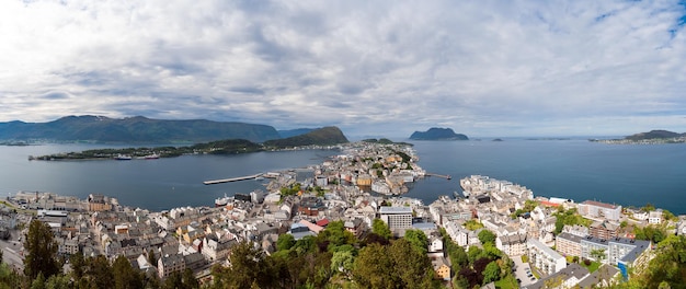 Aksla na cidade de Alesund, panorama da Noruega