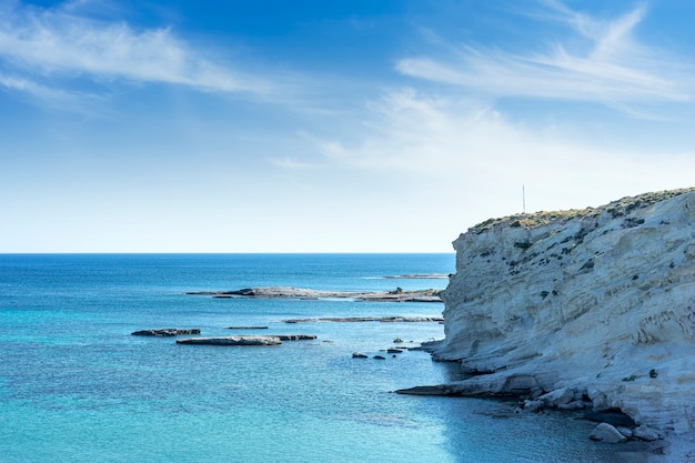 Alacati Delikli Koy Beach, cerca de la ciudad de Cesme en Turquía