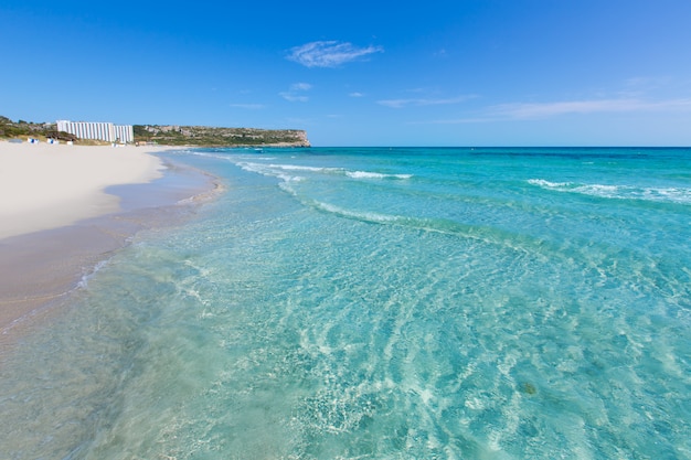 Alaior Cala Son Bou em Menorca praia de turquesa em Baleares