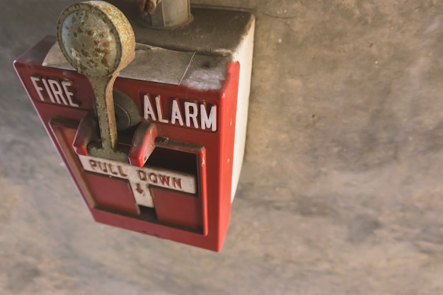 Alarma de incendio en muro de hormigón