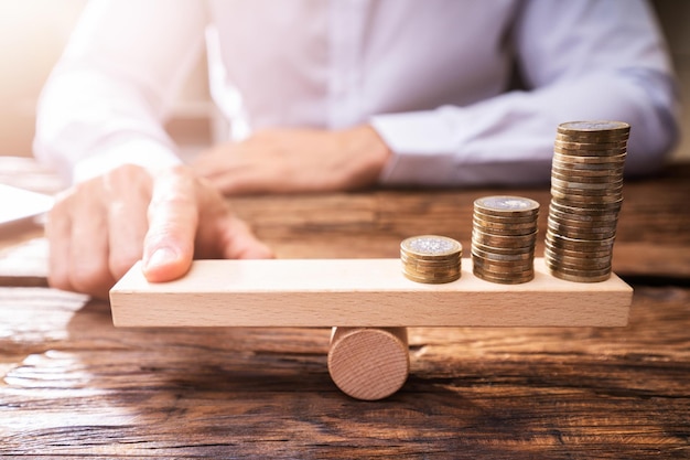 Alavancagem monetária e equilíbrio econômico