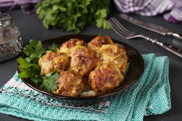 Albóndigas al horno en un tazón