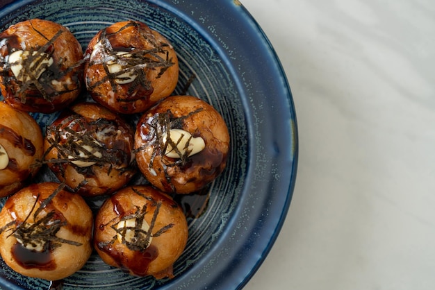 Albóndigas de bola Takoyaki o bolas de pulpo - Estilo de comida japonesa