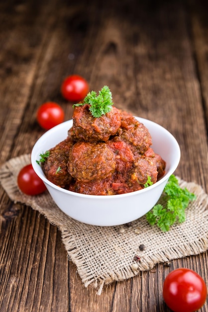 Albóndigas caseras con salsa de tomate.