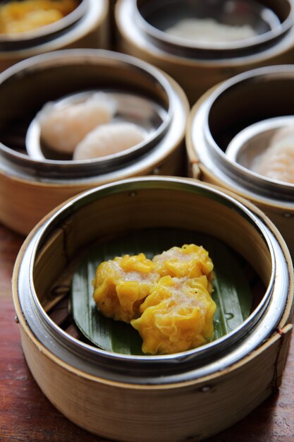 Albóndigas de cerdo al vapor chino dim sum