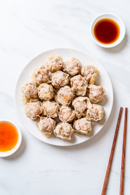 Albóndigas de cerdo con salsa