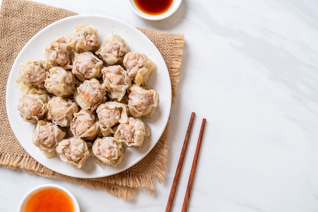 Albóndigas de cerdo con salsa