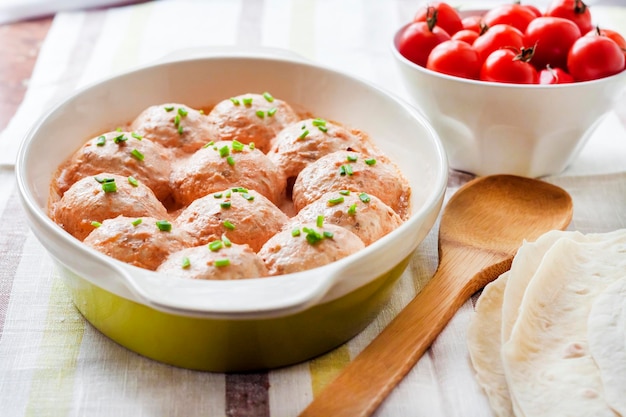 Albóndigas Chacken al horno en salsa cremosa de tomate