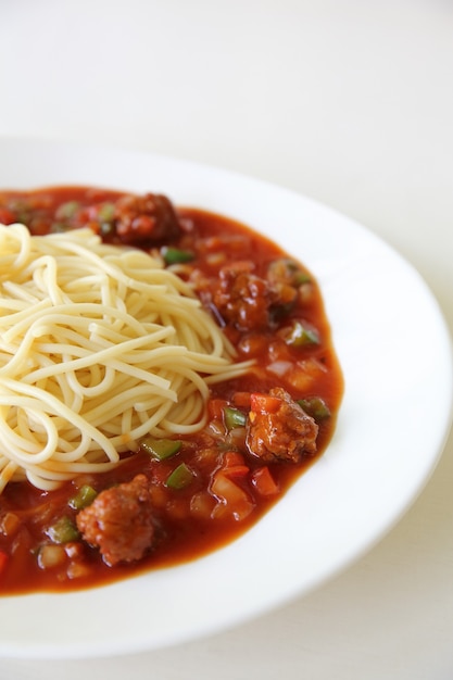 Albóndigas de espagueti a la boloñesa