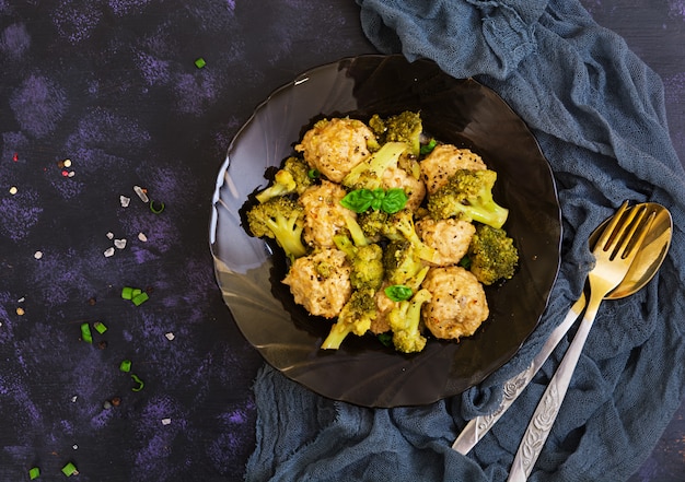 Albóndigas de pollo con brócoli