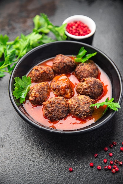 Albóndigas salsa de tomate carne carne de res ternera cerdo porción fresca comida saludable dieta dieta bodegón