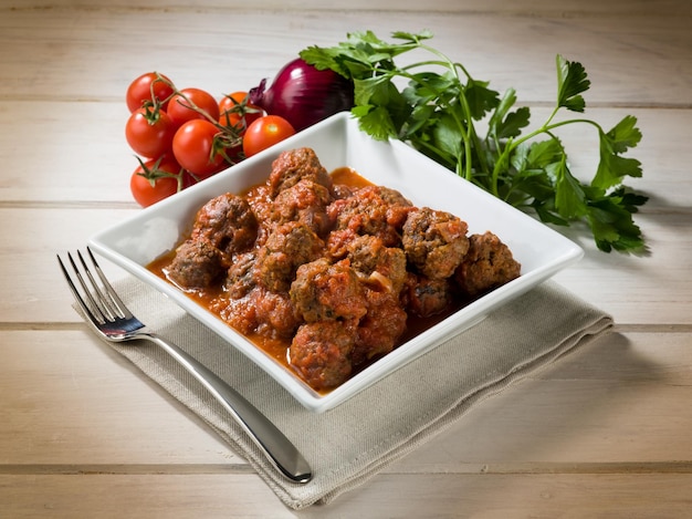 Albóndigas Con Salsa De Tomate