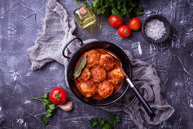 Albóndigas con salsa de tomate.