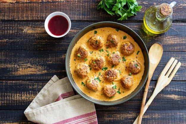 Albóndigas suecas en salsa de crema Cocina sueca Receta