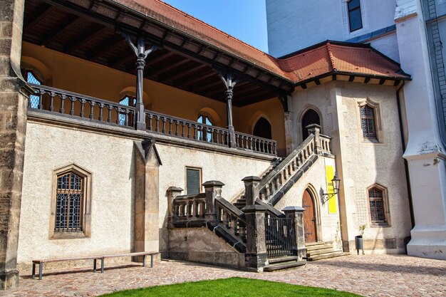 Foto albrechtsburg es un castillo de estilo gótico tardío que domina el centro de la ciudad de meissen