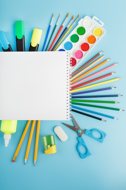 álbum de desenho e criatividade para a escola