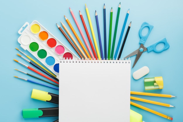 álbum de desenho e criatividade para escola com papelaria