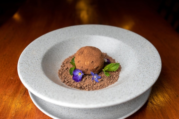 álbum de fotos de una tarta de queso en una mesa de restaurante