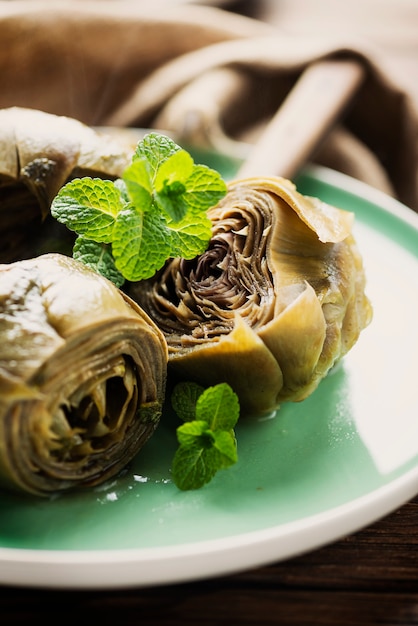 Alcachofa italiana tradicional alla romana