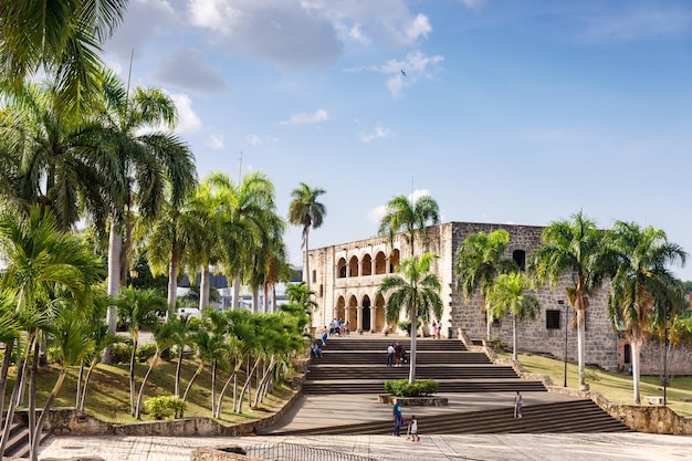 Alcazar de Colon Die Residenz von Diego Columbus befindet sich in der Kolonialzone des spanischen Quadrats der Stadt, die als Santo Domingo zur Dominikanischen Republik erklärt wurde