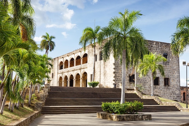 Alcazar de Colon Die Residenz von Diego Columbus befindet sich in der Kolonialzone des spanischen Quadrats der Stadt, die als Santo Domingo zur Dominikanischen Republik erklärt wurde