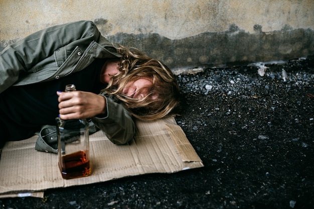 álcool mulher bêbado adulto dormir ruas