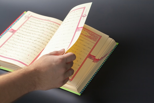 Alcorão - livro sagrado dos muçulmanos
