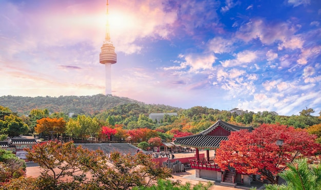 Aldea Namsangol Hanok en el otoño de Seúl Corea del Sur