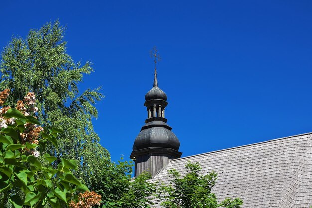 La aldea de Ozertso en el país de Bielorrusia