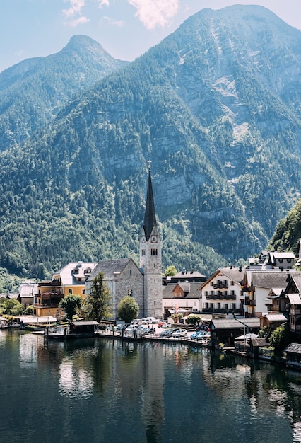 Aldeia à beira do lago de Hallstatt na Áustria