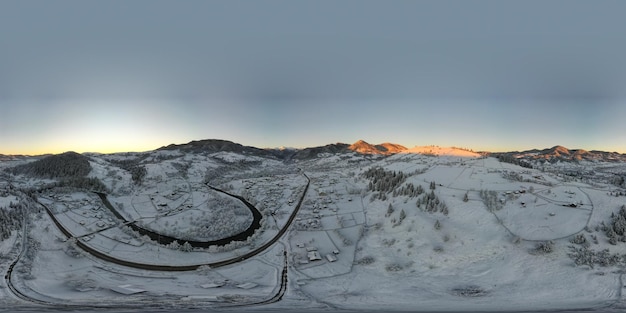 Aldeia coberta de neve ucraniana Krasnyk, panorama 360 das aldeias de inverno, aldeias dos Cárpatos