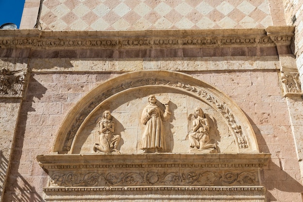 Aldeia de Assis na região da Úmbria Itália Detalhe da basílica italiana mais importante dedicada a São Francisco San Francesco