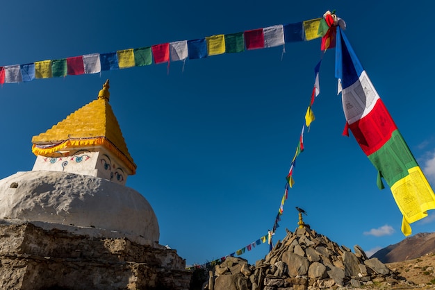 Foto aldeia de dingboche, trek do everest base camp, de tengboche a dingboche, nepal