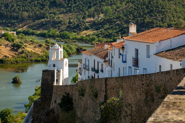 Aldeia de Mértola perto do rio Guadiana