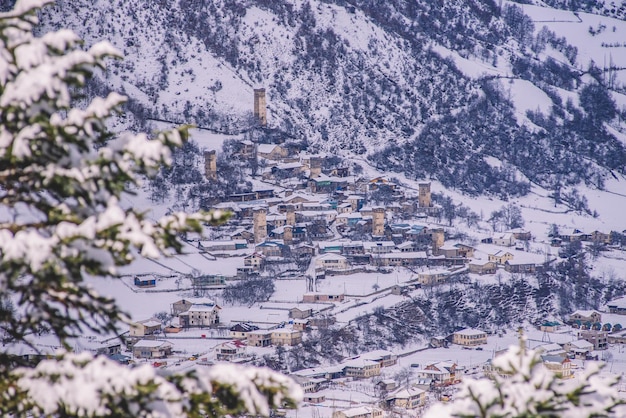 aldeia de montanha de neve